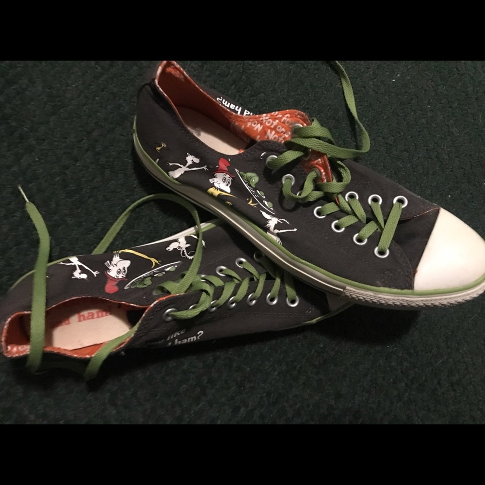 Cat in the hat Converse